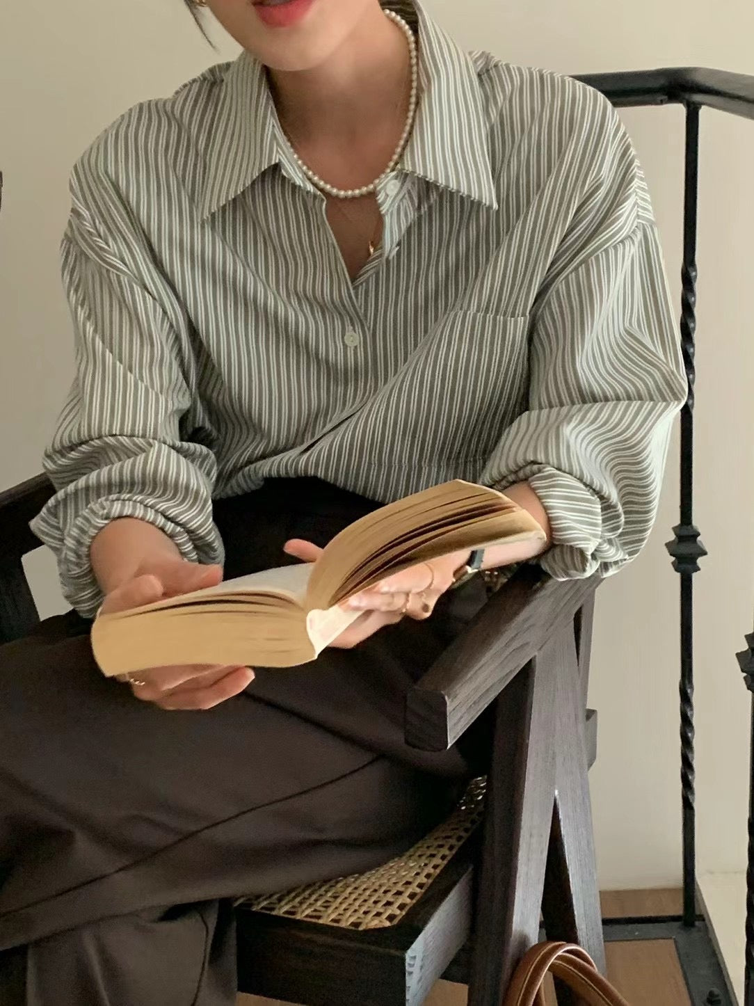Serene Striped Shirt 滑身西裝料 (免燙款)