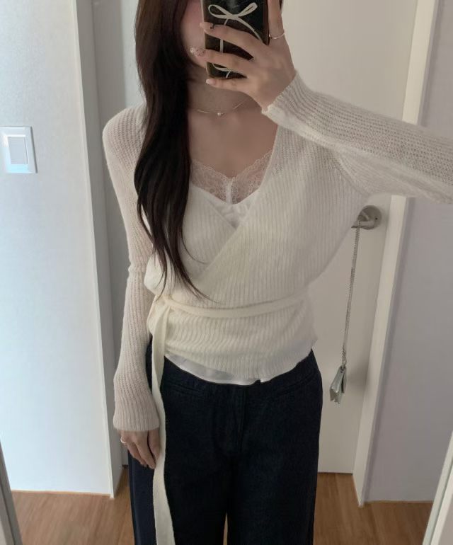 Gloria V-Neck Lace Top
